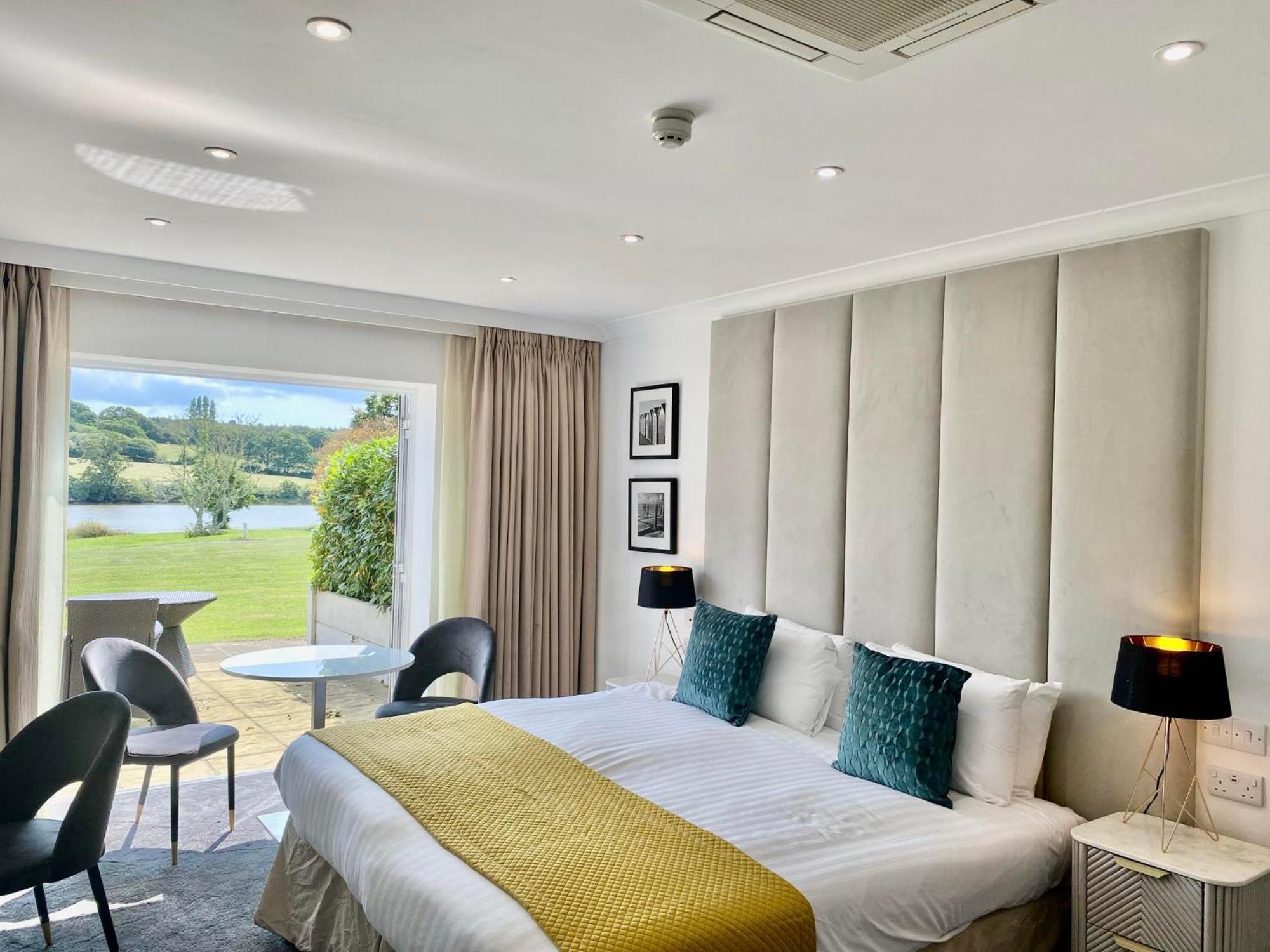 Lakeside Park Hotel & Spa Fishbourne  Zewnętrze zdjęcie