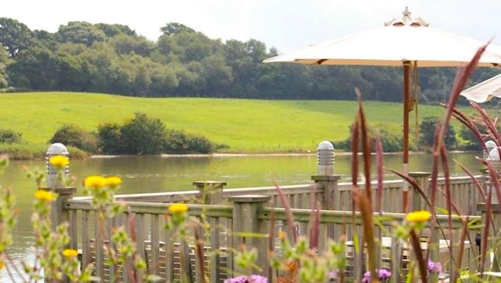 Lakeside Park Hotel & Spa Fishbourne  Zewnętrze zdjęcie